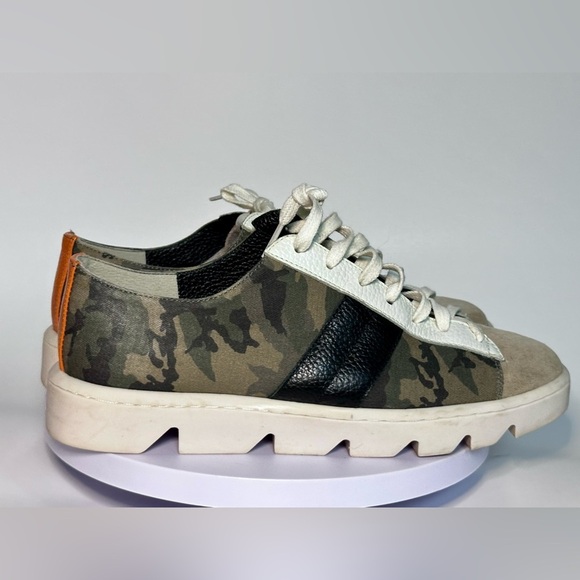 Bernardo Camouflage Sneakers - Picture 5 of 5